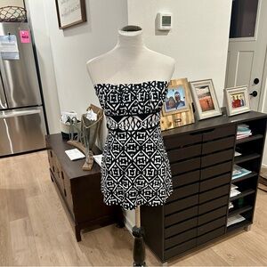 White House Black Market Strapless Black & White Geometric Top